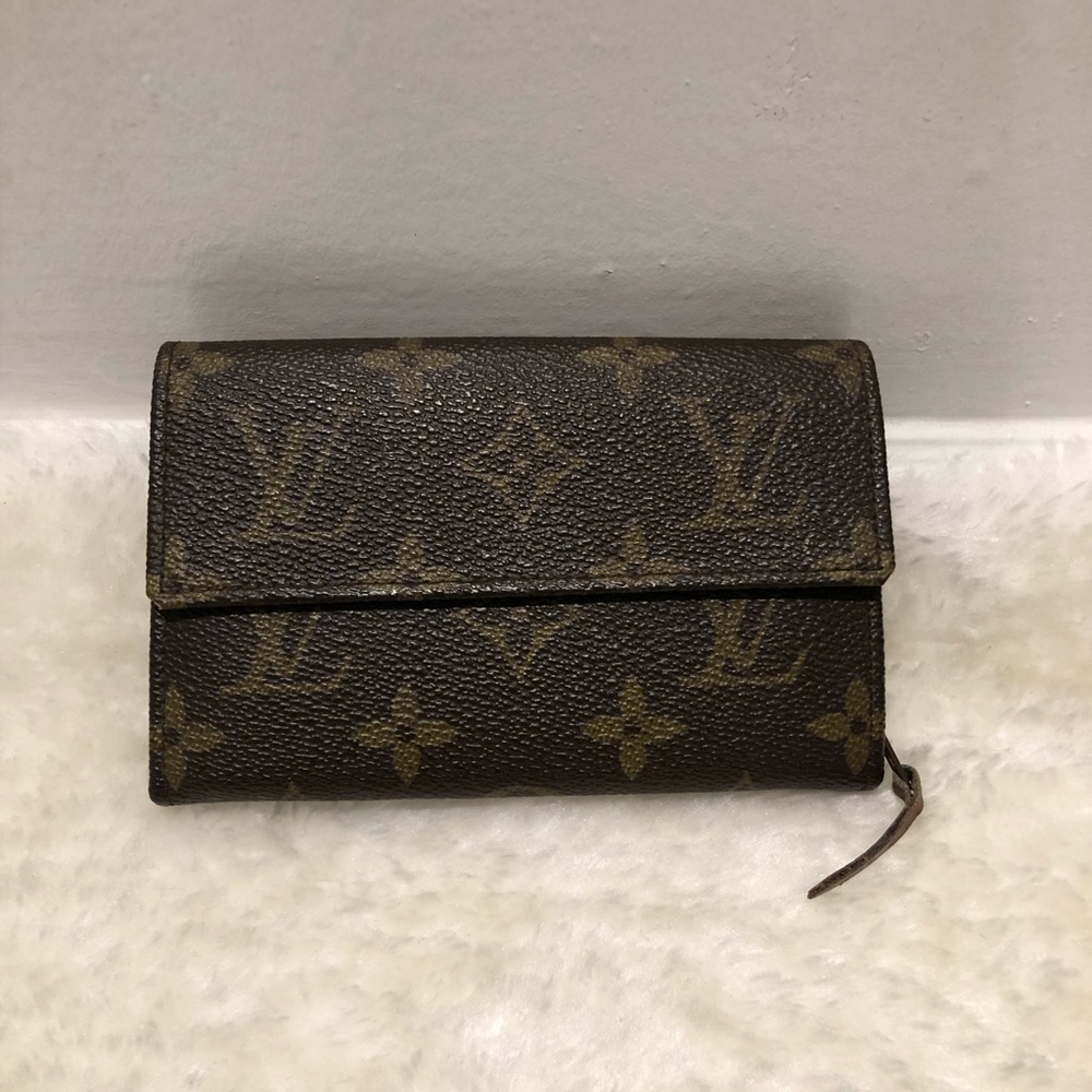 Louis Vuitton Medium Wallet